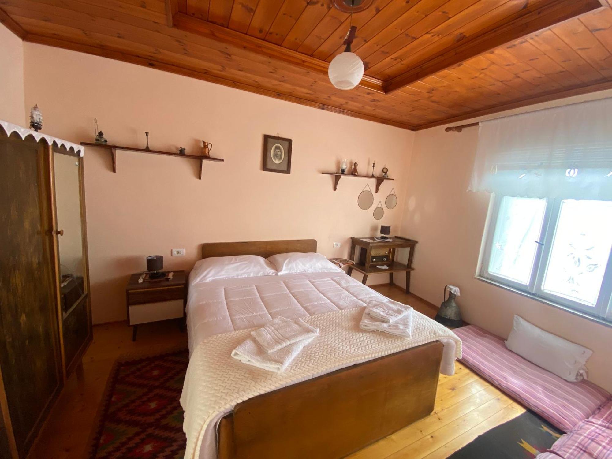 Vila Llulla Krujë Exterior foto
